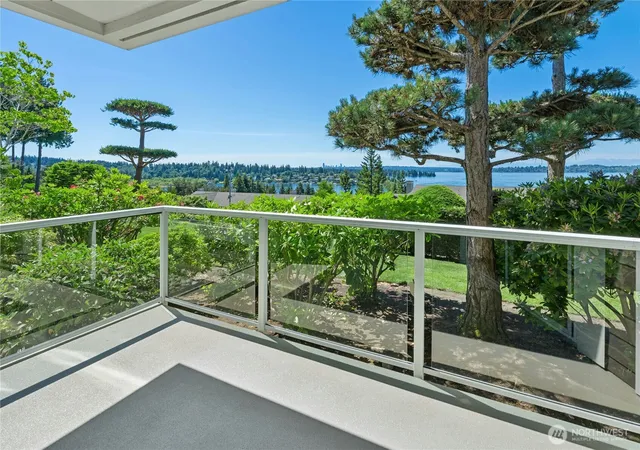 Photo 1 of Condo for sale at 5404 Lake Washington Blvd Ne #B, Kirkland, WA 98033 | MLS# NWM2559364 | Listing updated on 2026-09-23
