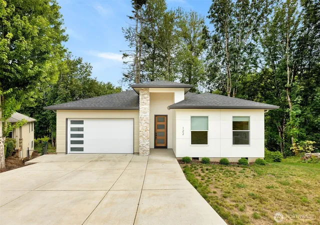 Photo 1 of Single family home for sale at 122 Surfview Dr, Kelso, WA 98626 | MLS# NWM2559412 | Listing updated on 2026-09-22