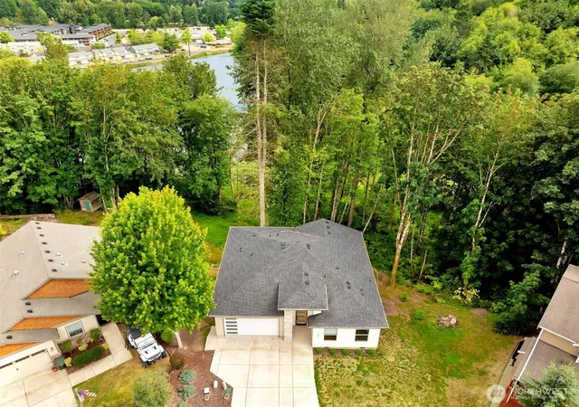 Photo 2 of Single family home for sale at 122 Surfview Dr, Kelso, WA 98626 | MLS# NWM2559412 | Listing updated on 2026-09-22