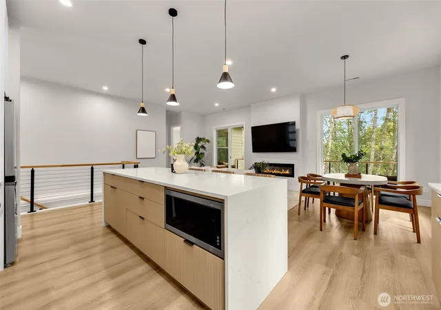 Photo 4 of Single family home for sale at 122 Surfview Dr, Kelso, WA 98626 | MLS# NWM2559412 | Listing updated on 2026-09-22