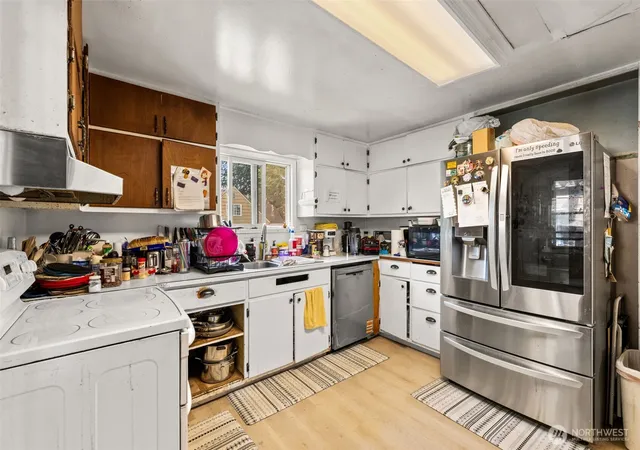 Photo 4 of Sale Pending at 5718 S D St, Tacoma, WA 98408 | MLS# NWM2559416 | Listing updated on 2026-09-25