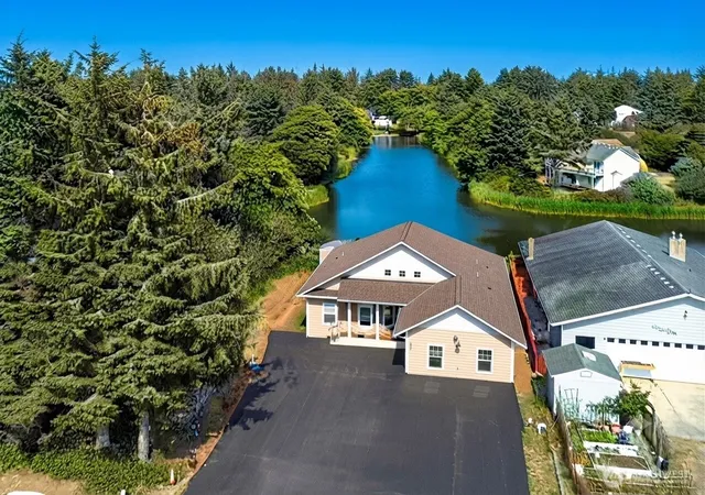 Photo 1 of Single family home for sale at 662 Point Brown Ave Se, Ocean Shores, WA 98569 | MLS# NWM2559418 | Listing updated on 2026-09-23