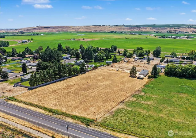 Photo 3 of Sale Pending at 2027 W Atkinson Rd, Othello, WA 99344 | MLS# NWM2559453 | Listing updated on 2026-09-25