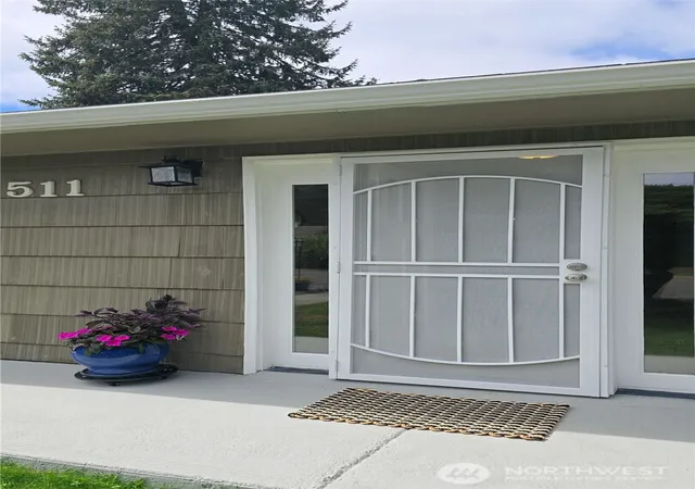 Photo 3 of Sale Pending at 1511 Wilson St Se, Olympia, WA 98501 | MLS# NWM2559456 | Listing updated on 2026-08-19