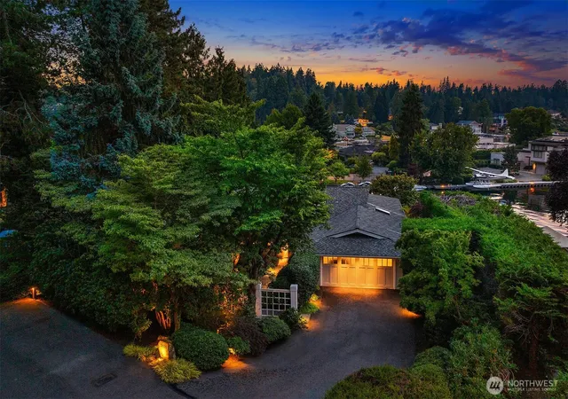 Photo 3 of Single family home for sale at 3135 Hunts Point Cir, Hunts Point, WA 98004 | MLS# NWM2559457 | Listing updated on 2026-09-23