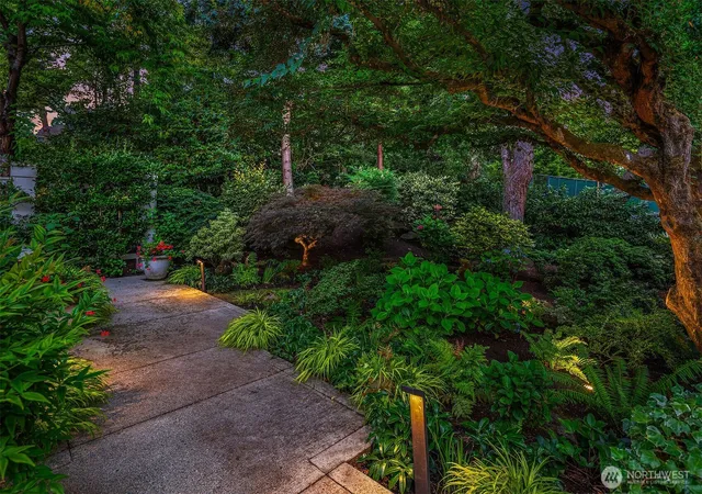 Photo 4 of Single family home for sale at 3135 Hunts Point Cir, Hunts Point, WA 98004 | MLS# NWM2559457 | Listing updated on 2026-09-23