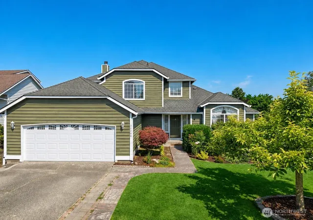 Photo 2 of Sale Pending at 32708 19th Place Sw, Federal Way, WA 98023 | MLS# NWM2559485 | Listing updated on 2026-09-22