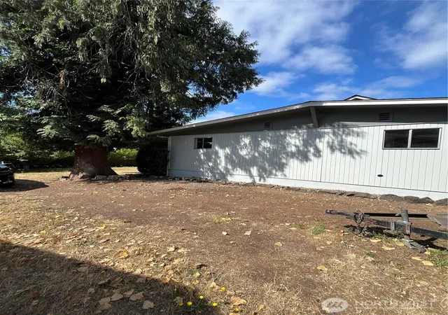 Photo 3 of Single family home for sale at 3818 Sundown Dr, Bremerton, WA 98312 | MLS# NWM2559486 | Listing updated on 2026-09-23