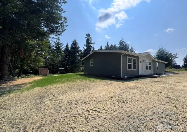 Photo 4 of Manufactured home for sale at 14011 123rd Avenue SE, Yelm, WA 98597 | MLS# NWM2559506 | Listing updated on 2026-10-01