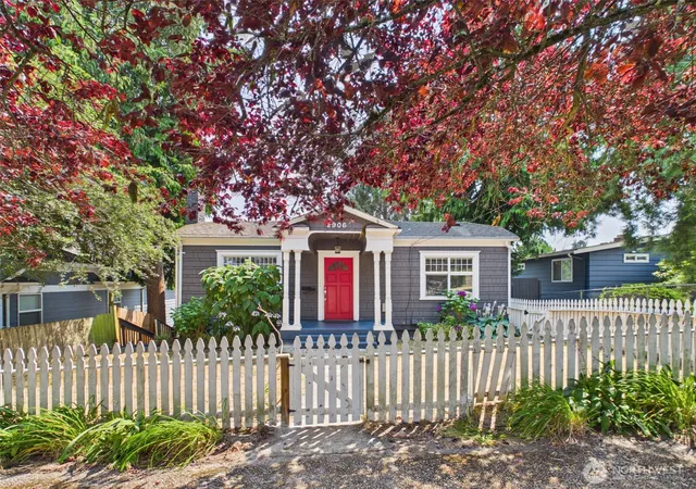 Photo 1 of Single family home for sale at 2906 16th Street, Everett, WA 98201 | MLS# NWM2559513 | Listing updated on 2026-09-25