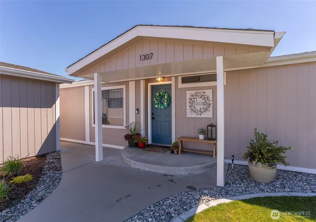 Photo 3 of Sale Pending at 1307 Glacier Pl #65, Wenatchee, WA 98801 | MLS# NWM2559525 | Listing updated on 2026-09-30