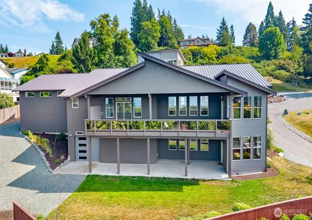 Photo 2 of Single family home for sale at 1505 Harbor View Ct, Anacortes, WA 98221 | MLS# NWM2559553 | Listing updated on 2026-09-24