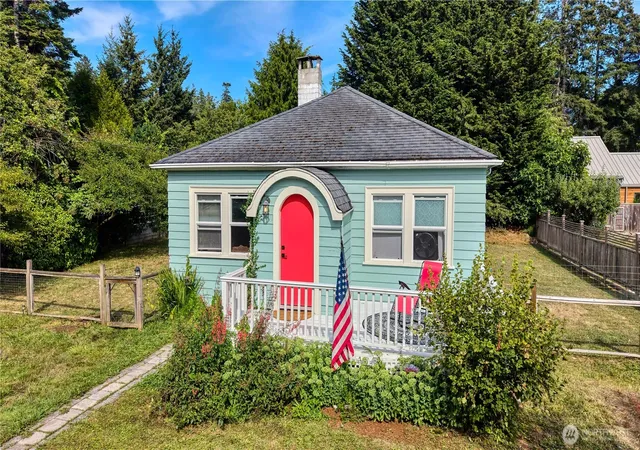 Photo 2 of Sale Pending at 610 Calhoun Dr, Point Roberts, WA 98281 | MLS# NWM2559568 | Listing updated on 2026-09-25