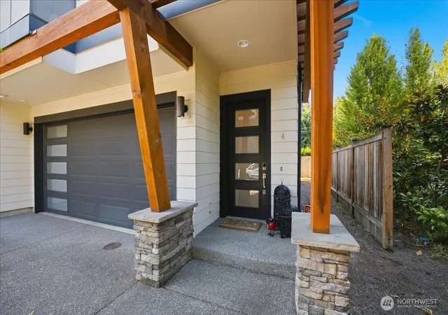 Townhouse for sale at 19225 Damson Rd #F-4, Lynnwood, WA 98036 | MLS# NWM2559575