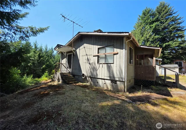 Photo 3 of Single family home for sale at 371 Green Mt Ln, Brinnon, WA 98320 | MLS# NWM2559587 | Listing updated on 2026-09-23