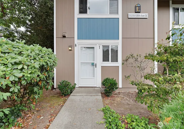 Photo 3 of Condo for sale at 25209 108th Avenue Se #L1, Kent, WA 98030 | MLS# NWM2559620 | Listing updated on 2026-09-25