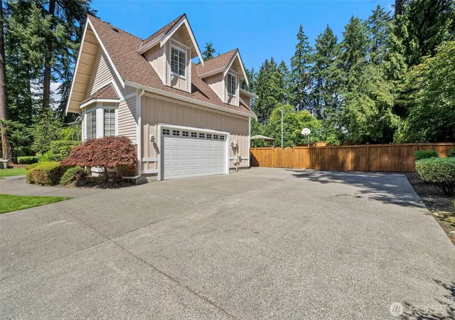 Photo 3 of Sale Pending at 11401 Madera Cir SW, Lakewood, WA 98499 | MLS# NWM2559624 | Listing updated on 2026-09-30