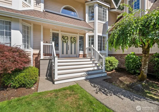 Photo 4 of Sale Pending at 11401 Madera Cir SW, Lakewood, WA 98499 | MLS# NWM2559624 | Listing updated on 2026-09-30