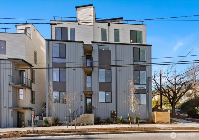 Photo 3 of Townhouse for sale at 957 N 35th Street, Seattle, WA 98103 | MLS# NWM2559647 | Listing updated on 2026-10-01