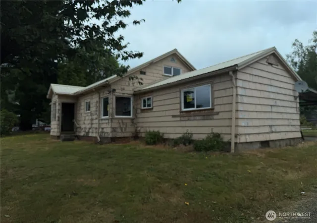 Photo 1 of Single family home for sale at 1507 Park Ave, Raymond, WA 98577 | MLS# NWM2559654 | Listing updated on 2026-09-23