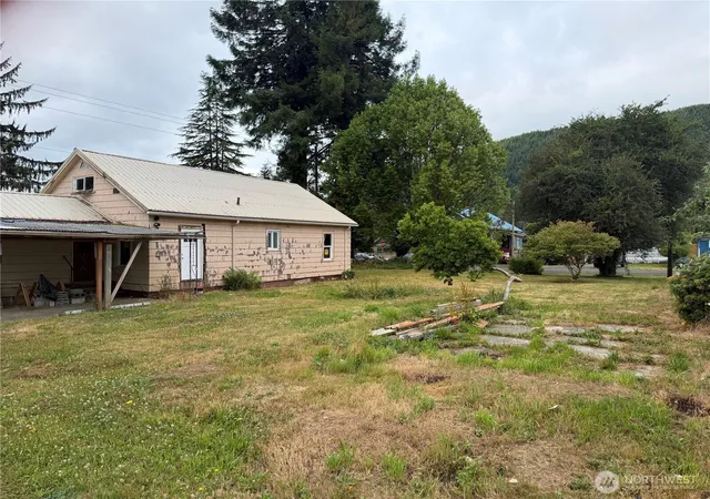 Photo 2 of Single family home for sale at 1507 Park Ave, Raymond, WA 98577 | MLS# NWM2559654 | Listing updated on 2026-09-23
