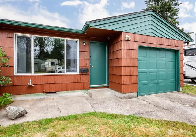 Photo 1 of Single family home for sale at 2721 Taylor Ave, Longview, WA 98632 | MLS# NWM2559675 | Listing updated on 2026-09-24