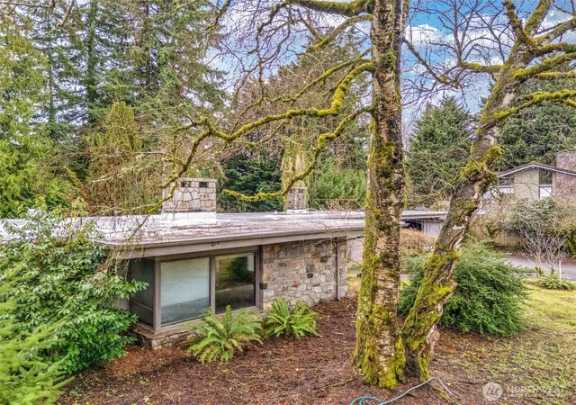 Photo 3 of Sale Pending at 700 Reiten Rd, Kent, WA 98030 | MLS# NWM2559679 | Listing updated on 2026-09-25