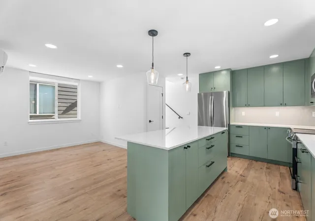 Photo 4 of Condo for sale at 11824 31st Place NE, Seattle, WA 98125 | MLS# NWM2559695 | Listing updated on 2026-09-23