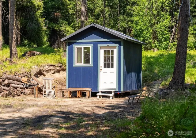 Photo 3 of Single family home for sale at 84 Three Seasons Rd, Winthrop, WA 98862 | MLS# NWM2559714 | Listing updated on 2026-09-23