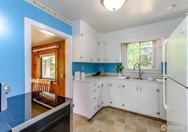 Photo 3 of Sale Pending at 5206 W Werner Rd, Bremerton, WA 98312 | MLS# NWM2559735 | Listing updated on 2026-09-25
