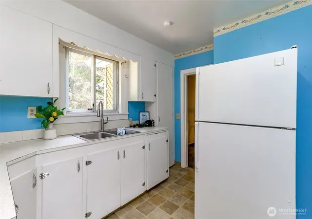 Photo 4 of Sale Pending at 5206 W Werner Rd, Bremerton, WA 98312 | MLS# NWM2559735 | Listing updated on 2026-09-25