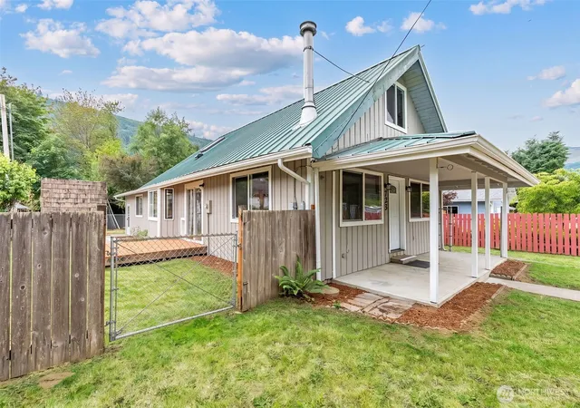 Photo 3 of Sale Pending at 725 W Main Ave, Morton, WA 98356 | MLS# NWM2559737 | Listing updated on 2026-09-25