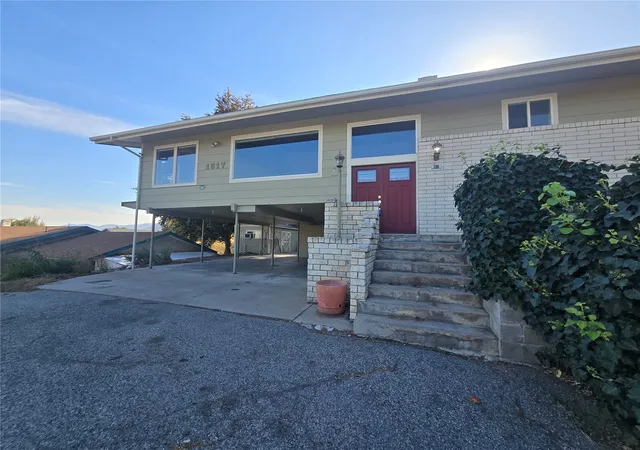 Photo 2 of Single family home for sale at 1617 Carson Ln, Wenatchee, WA 98801 | MLS# NWM2559746 | Listing updated on 2026-10-21