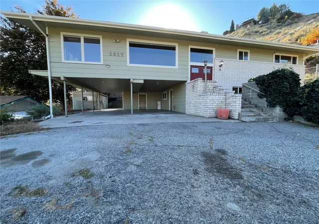 Photo 3 of Single family home for sale at 1617 Carson Ln, Wenatchee, WA 98801 | MLS# NWM2559746 | Listing updated on 2026-10-21