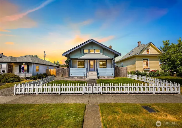 Photo 1 of Single family home for sale at 2217 Lynn St, Bellingham, WA 98225 | MLS# NWM2559749 | Listing updated on 2026-09-30
