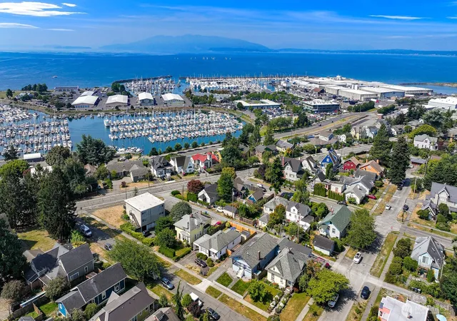 Photo 2 of Single family home for sale at 2217 Lynn St, Bellingham, WA 98225 | MLS# NWM2559749 | Listing updated on 2026-09-30