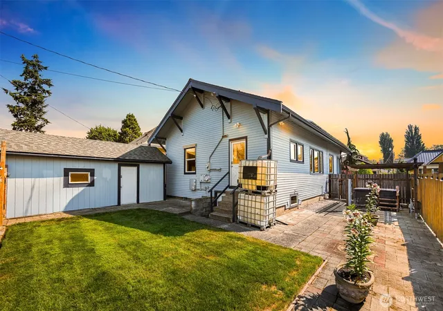 Photo 3 of Single family home for sale at 2217 Lynn St, Bellingham, WA 98225 | MLS# NWM2559749 | Listing updated on 2026-09-30