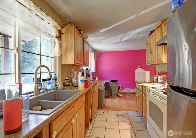Photo 3 of Sale Pending at 2784 El Camano St, Camano Island, WA 98282 | MLS# NWM2559761 | Listing updated on 2026-08-03