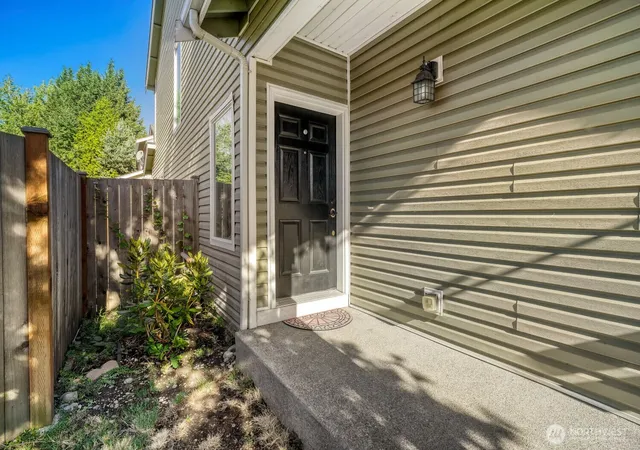 Photo 3 of Single family home for sale at 303 Pike St Se #102, Auburn, WA 98002 | MLS# NWM2559768 | Listing updated on 2026-09-23