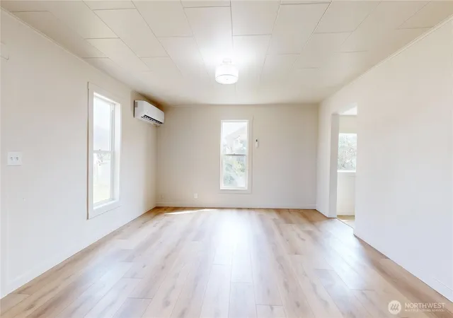 Photo 3 of Single family home for sale at 711 Robbins St, Milton Freewater, OR 97862 | MLS# NWM2559785 | Listing updated on 2026-09-23