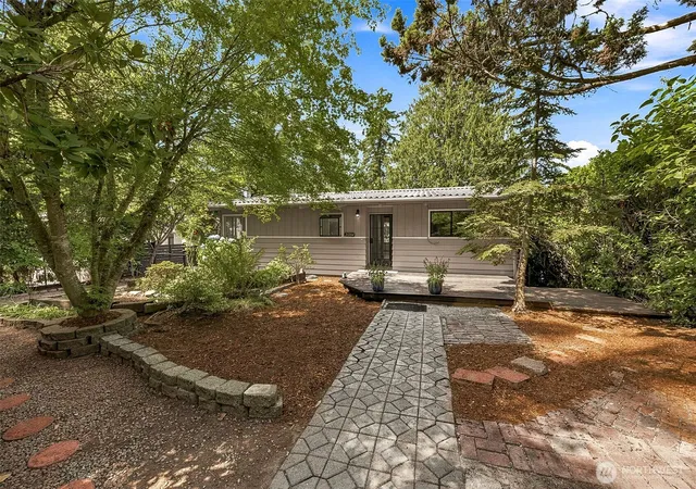 Photo 3 of Sale Pending at 21204 Se 265th Street, Maple Valley, WA 98038 | MLS# NWM2559834 | Listing updated on 2026-09-25