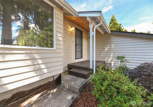 Photo 3 of Single family home for sale at 16420 W Lake Goodwin Rd, Stanwood, WA 98292 | MLS# NWM2559846 | Listing updated on 2026-09-30