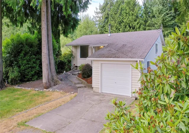 Photo 3 of Condo for sale at 16420 W Lake Goodwin Rd, Stanwood, WA 98292 | MLS# NWM2559846 | Listing updated on 2026-09-30