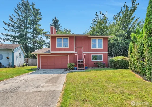 Photo 2 of Single family home for sale at 32007 Palace Ct, Carnation, WA 98014 | MLS# NWM2559870 | Listing updated on 2026-10-01