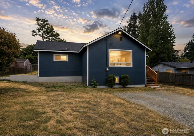 Photo 3 of Single family home for sale at 5523 S Leo St, Seattle, WA 98178 | MLS# NWM2559912 | Listing updated on 2026-09-30