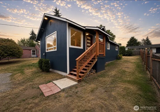 Photo 3 of Single family home for sale at 5523 S Leo St, Seattle, WA 98178 | MLS# NWM2559912 | Listing updated on 2026-09-30