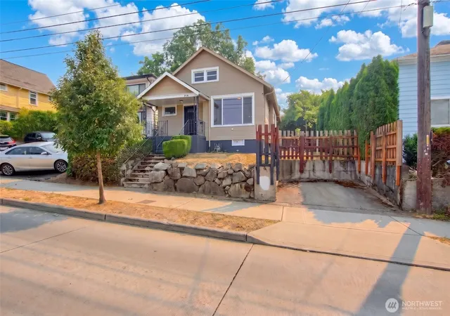 Photo 1 of Single family home for sale at 916 23rd Avenue S, Seattle, WA 98144 | MLS# NWM2559931 | Listing updated on 2026-10-01