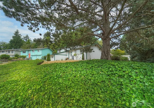 Photo 3 of Single family home for sale at 7085 Thebes St NE, Bremerton, WA 98311 | MLS# NWM2559935 | Listing updated on 2026-09-22