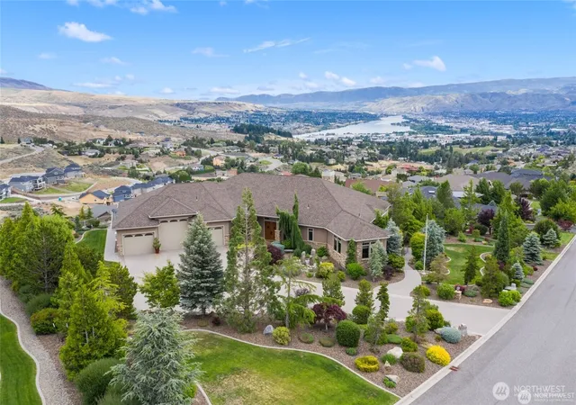 Photo 3 of Single family home for sale at 110 E Mountain Brooke Ln, Wenatchee, WA 98801 | MLS# NWM2559944 | Listing updated on 2026-10-03