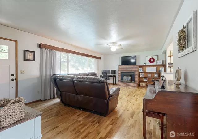 Photo 2 of Single family home for sale at 1316 Callanan Dr, Walla Walla, WA 99362 | MLS# NWM2559947 | Listing updated on 2026-07-28